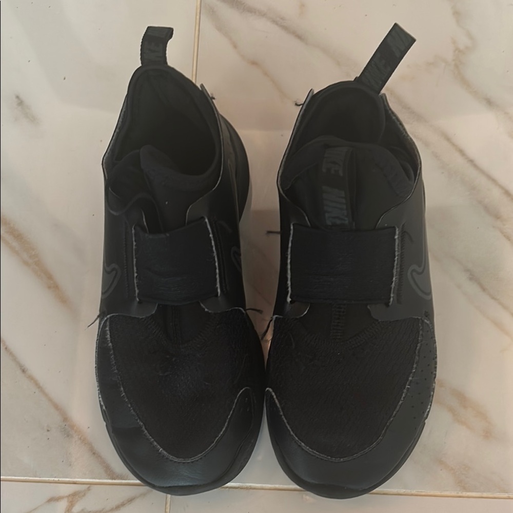 Kid’s Nike sneakers solid black size 13c